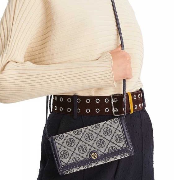 Tory Burch | T Monogram Jacquard Chain Wallet | Tory Navy - Picture 11 of 11